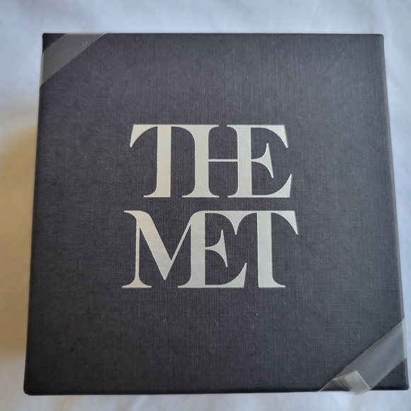 Gold and Green Lily of the Valley Brooch - Picture 6 of 6